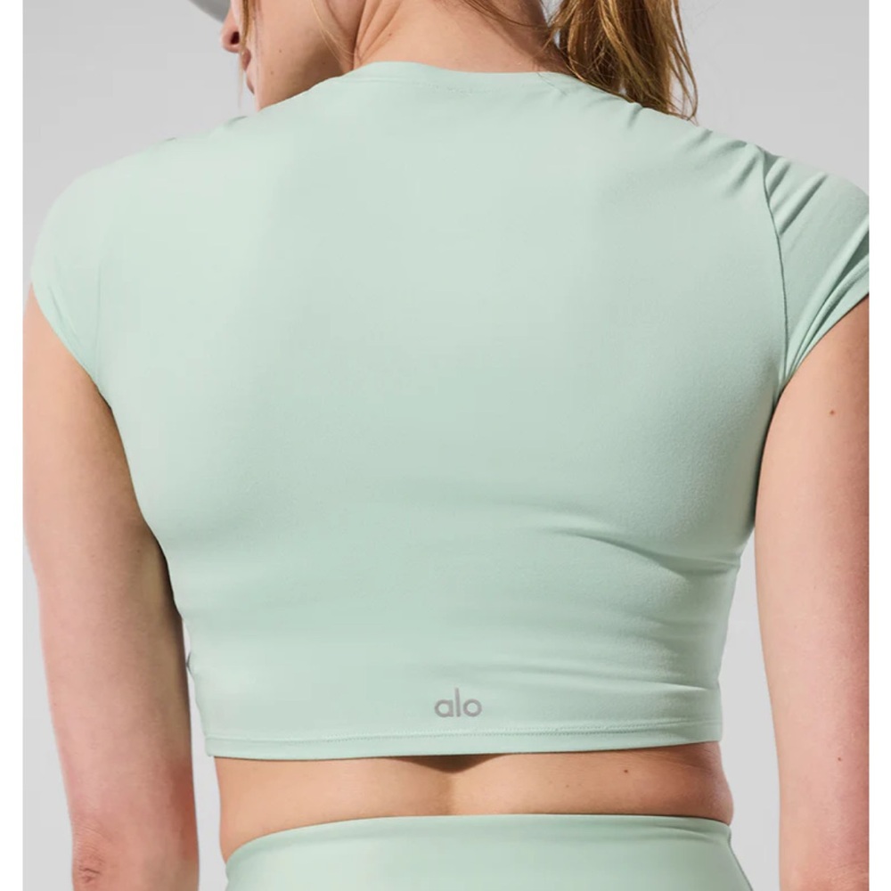 Green alo yoga tee